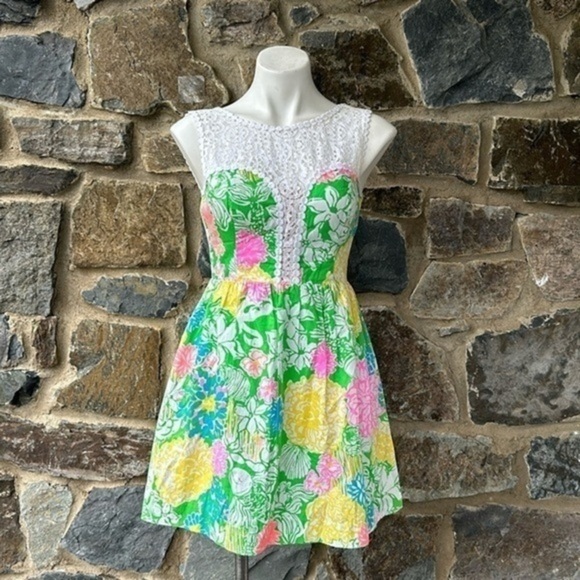 Lilly Pulitzer Dresses & Skirts - Lilly Pulitzer Raegan Hibiscus Stroll Print Lace Inset Fit & Flare Dress Size 4